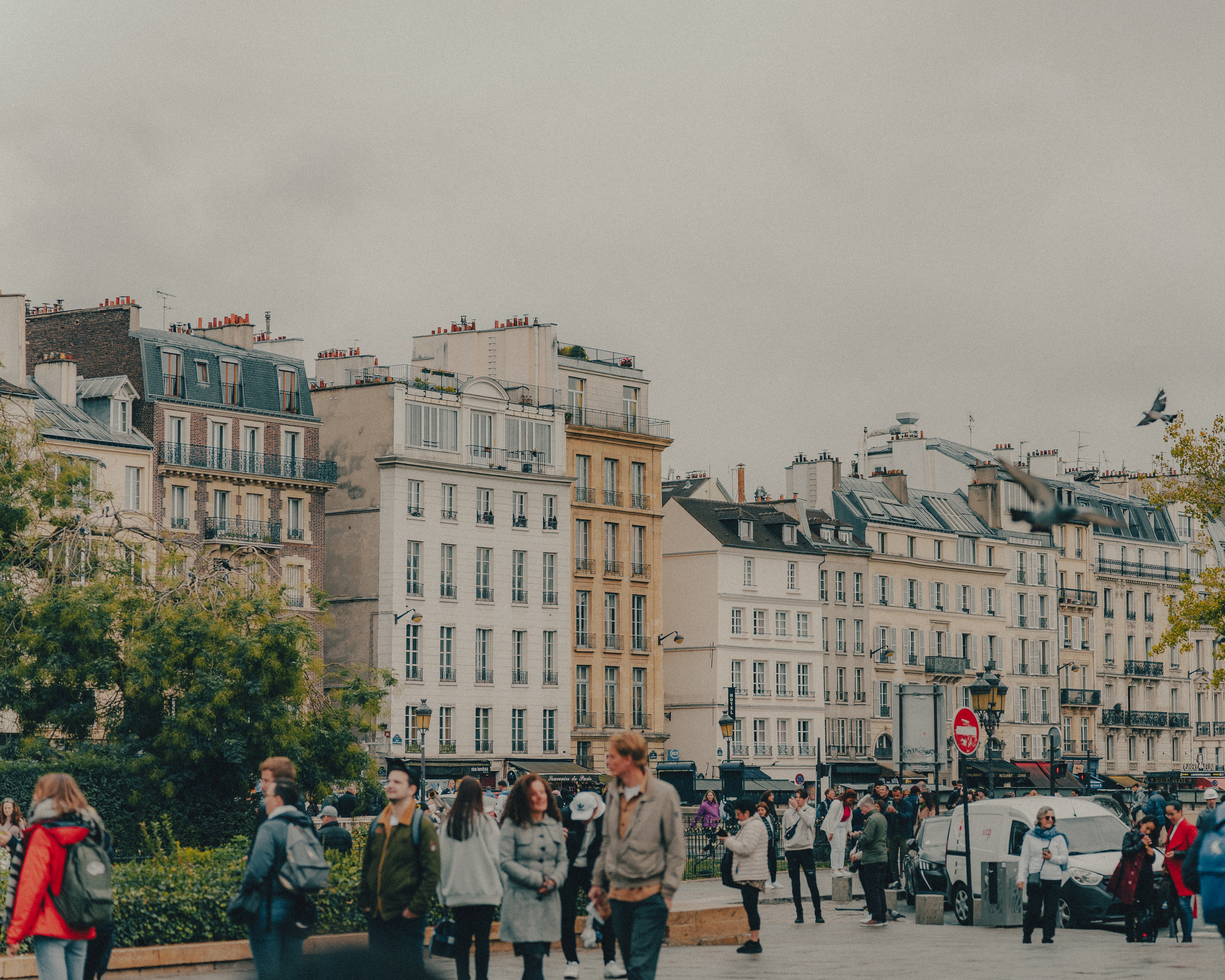 Landing page background image of Paris